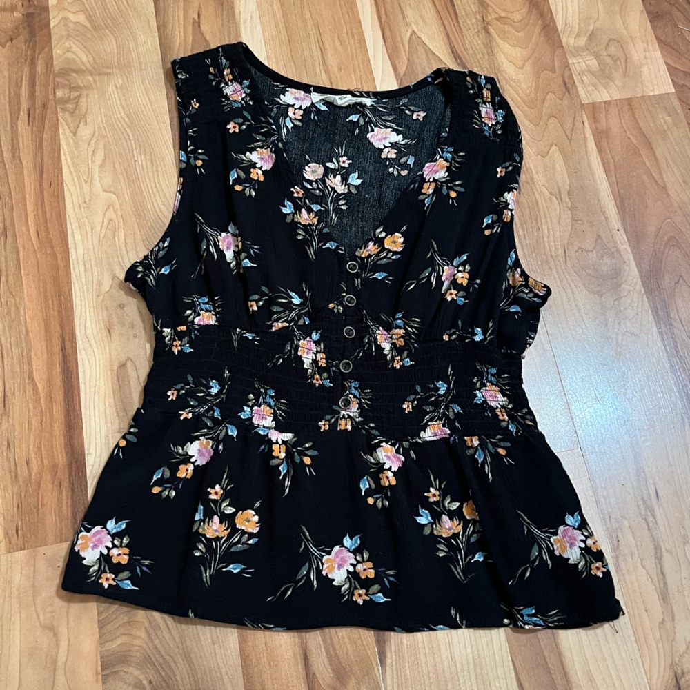 Rewind Black Floral Sleeveless Button-Front Blouse‎